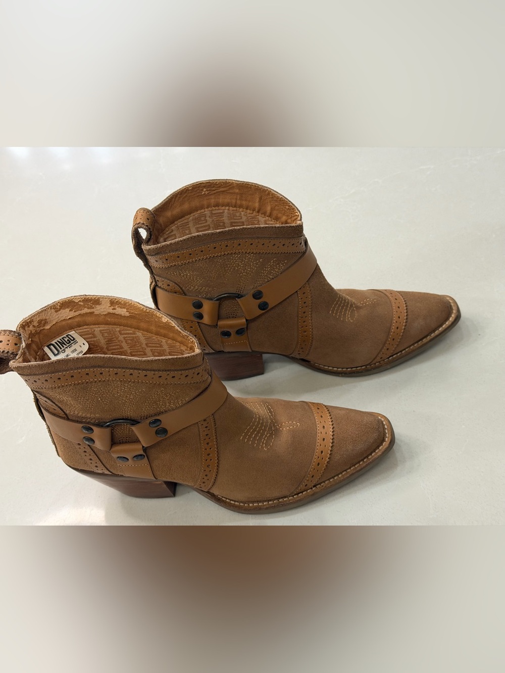Dingo Gummy Bear Suede Western Harness Booties Camel Snip Toe 9M - Picture 2 of 13